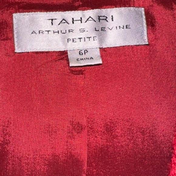 Elegant Tahari Petite Red Wool Suit - 6P - Picture 3 of 7